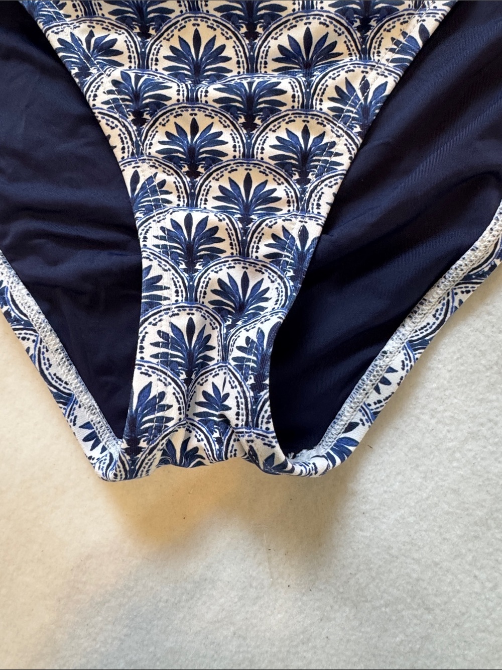 Tommy Bahama  Halter Bikini  Bathing Suit  2-Piece Swimsuit Size S - Picture 5 of 8